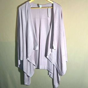 Lululemon wrap in viscose/silk in soft pink - one size